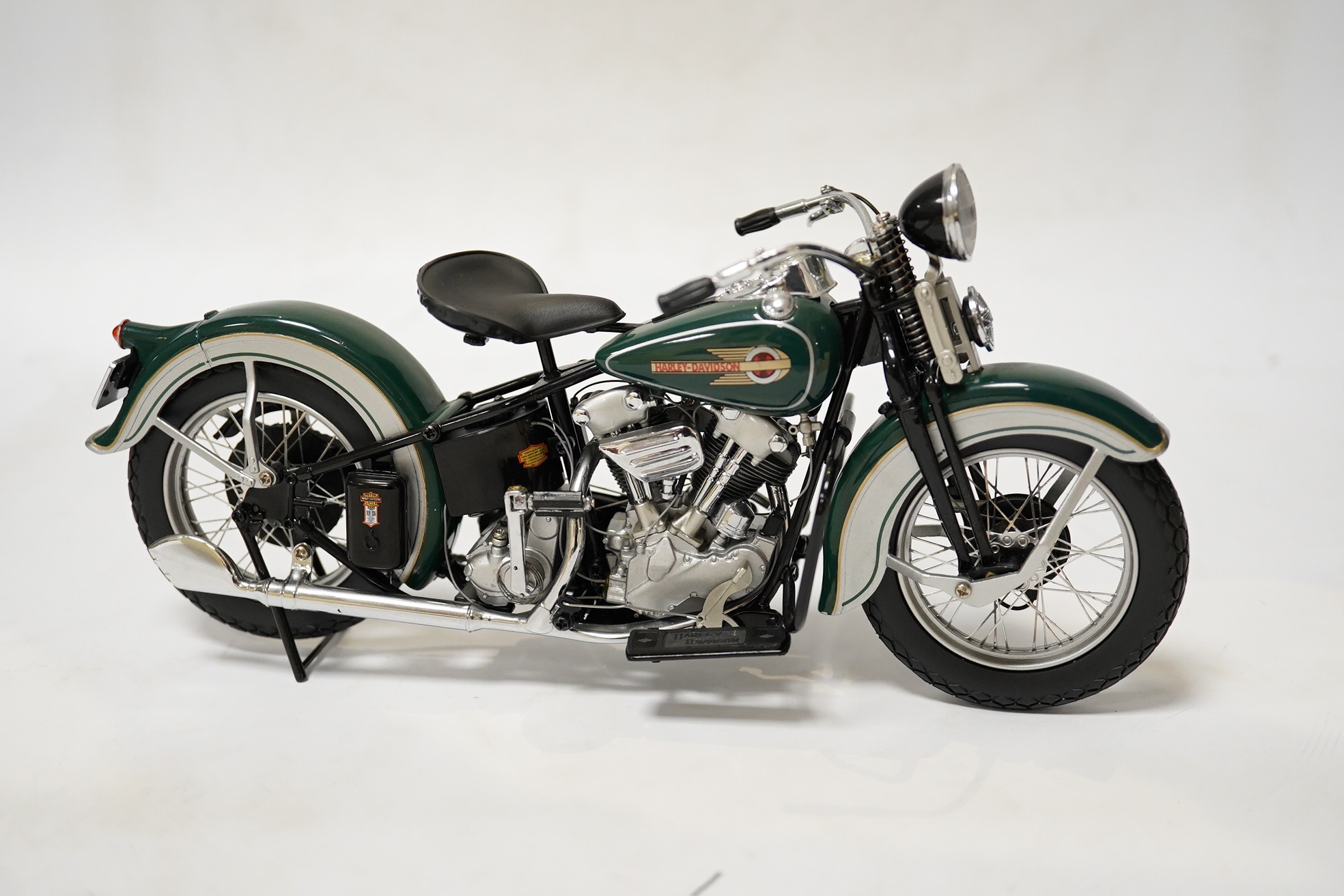 Four boxed diecast motorcycles by Franklin Mint, Guitoy, etc.; a Guitoy 1:6 scale model of an Indian Chief 348 (1948), a 1:6 scale Harley Davidson 1917 bike in military drab, a 1:24 scale Harley Davidson 1936 ‘45’ ES and